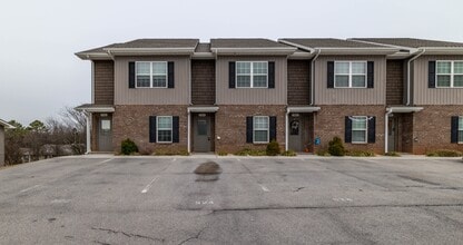 Building Photo - 924 Warrior Hill Dr