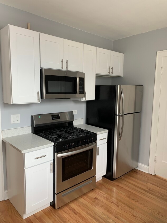 Primary Photo - 3039 N Karlov Ave