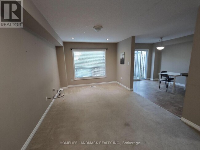 Building Photo - 370 Sauve Crescent