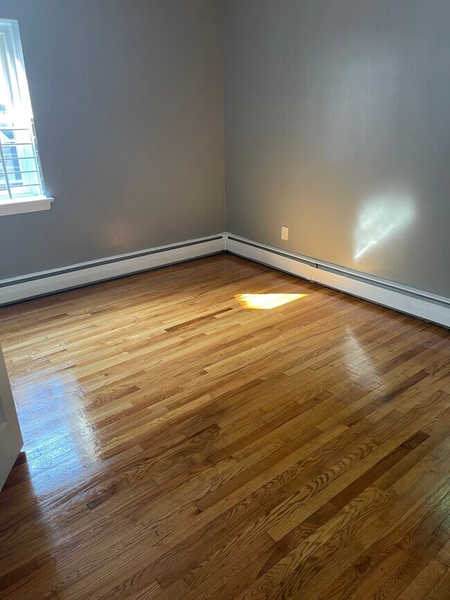 Building Photo - 400 Boyden Ave