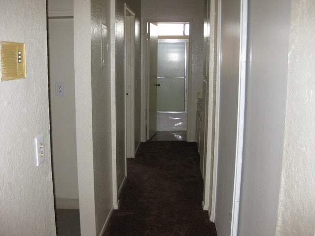Building Photo - Sun Valley Apartments