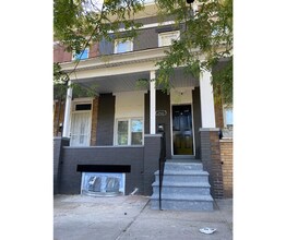 Building Photo - 2123 Sinclair Ln