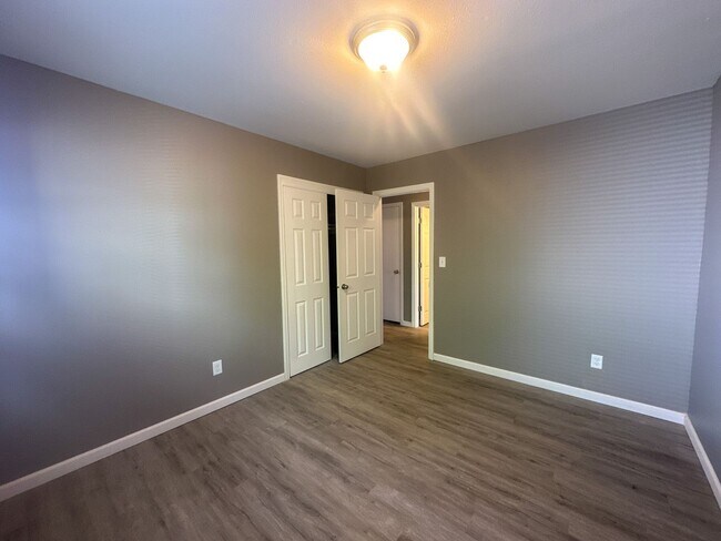 Building Photo - 5730 N 99th St. (Duplex)