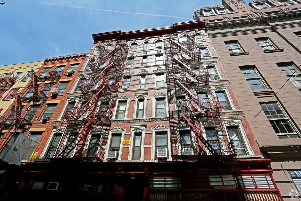 Building Photo - 152 Baxter St