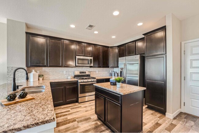 Building Photo - 6602 Morrison Dr
