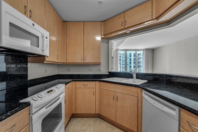 Foto del edificio - 801 Brickell Key Blvd