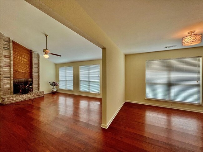 Building Photo - 3038 Sam Houston Dr