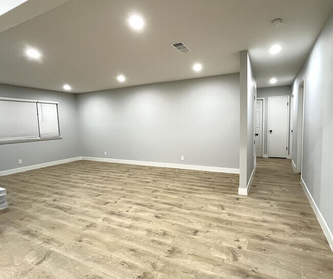Building Photo - 4825 Racetrack Cir