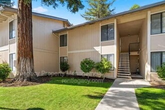 Building Photo - 2125 Northwood Cir