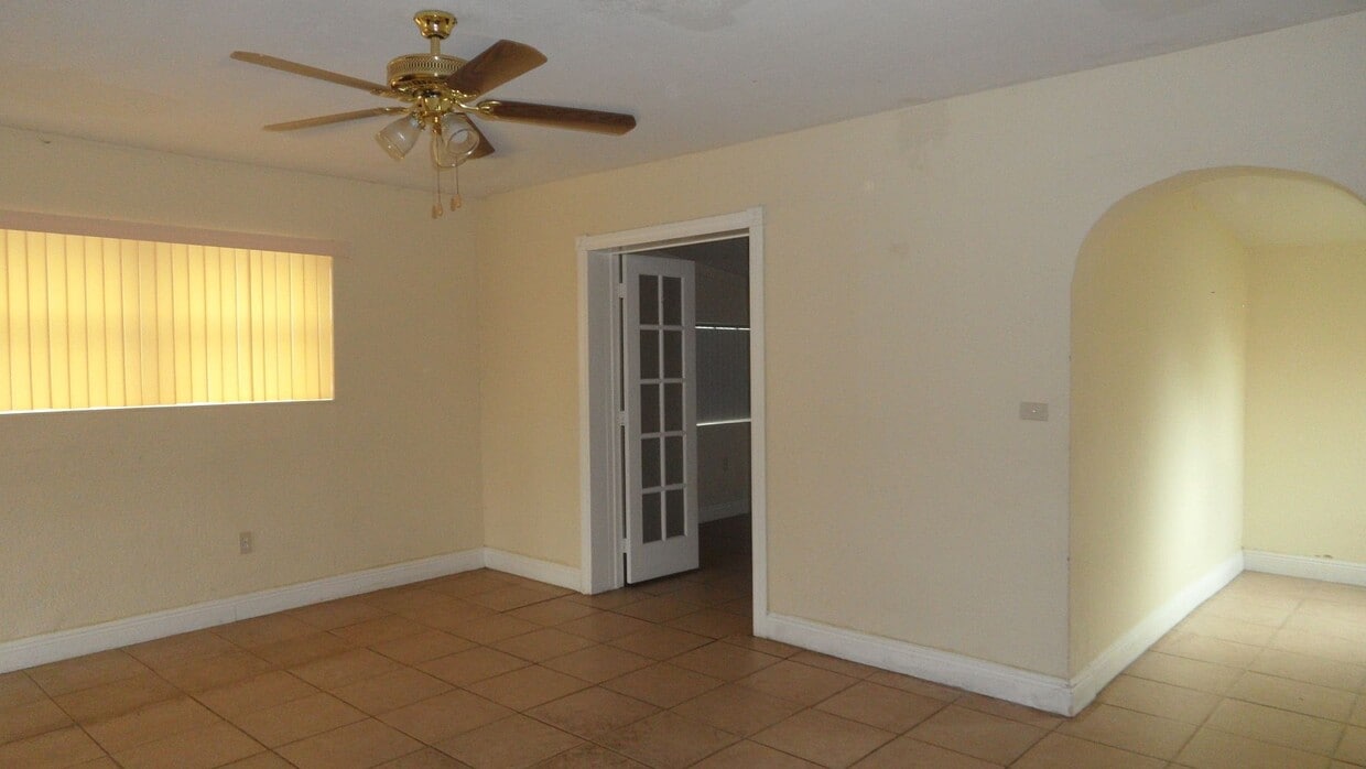 3-Bed, 2-Bath Single-Family Home in Hollywood! - 3-Bed, 2-Bath Single-Family Home in Hollywood!