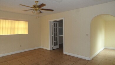 Building Photo - 700 N 70th Ave