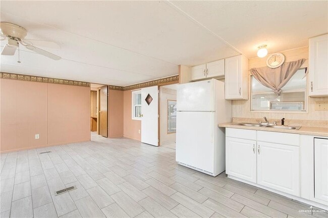 Building Photo - 15 Stagecoach Dr