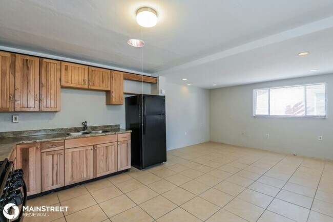 Building Photo - 2407 E Beverly Dr