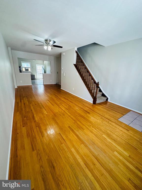 Primary Photo - 3173 Mercer St
