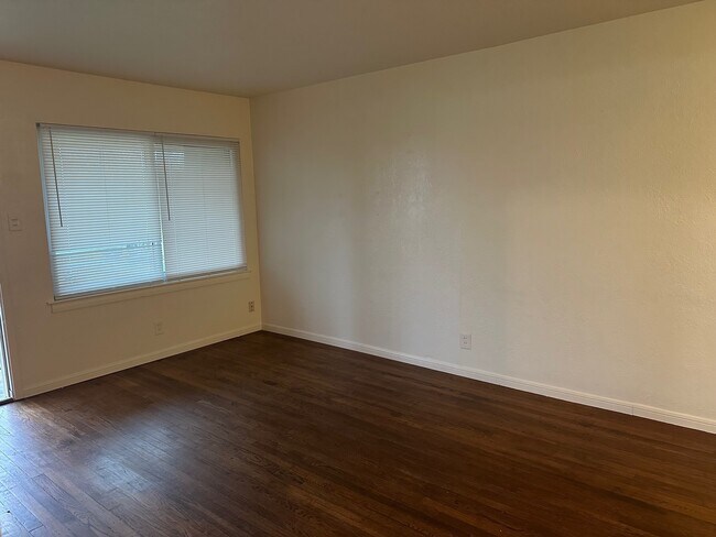 Foto del edificio - 116 Forest Oaks Ln