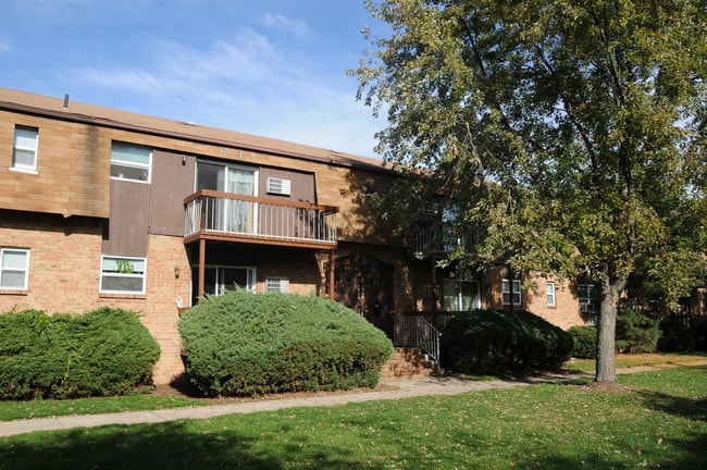 Building Photo - Florida Grove Manor
