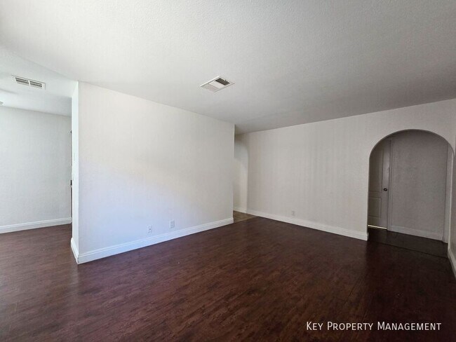 Foto del edificio - 1858 N Decatur Blvd
