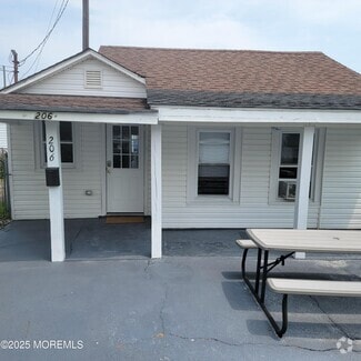 Building Photo - 206 16th Ave