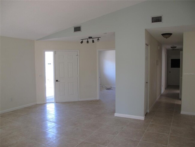 Building Photo - 79 Club House Dr