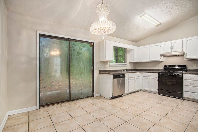 Foto del edificio - 3 bedroom 2 bathroom house