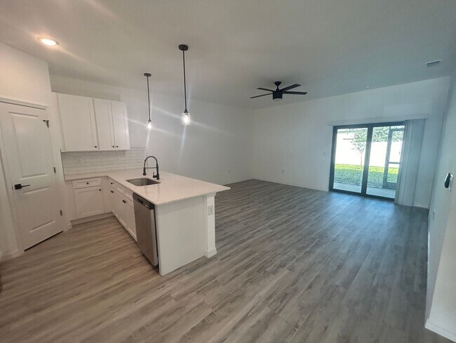 Photo - 316-318 SE 16 Place Apartment