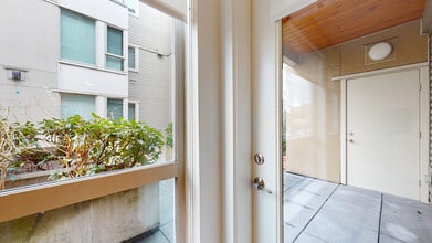 Interior Photo - Island Square