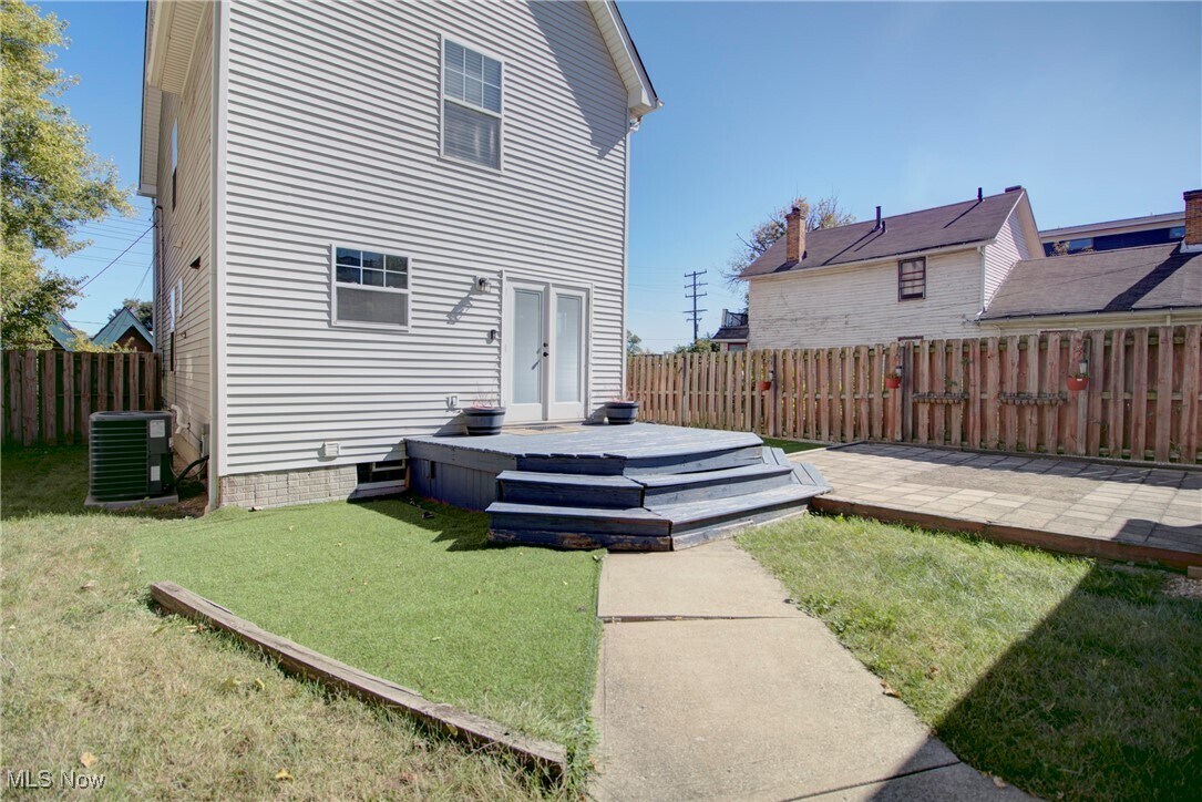 2494 W 7th St Cleveland, OH 44113 – photo 5