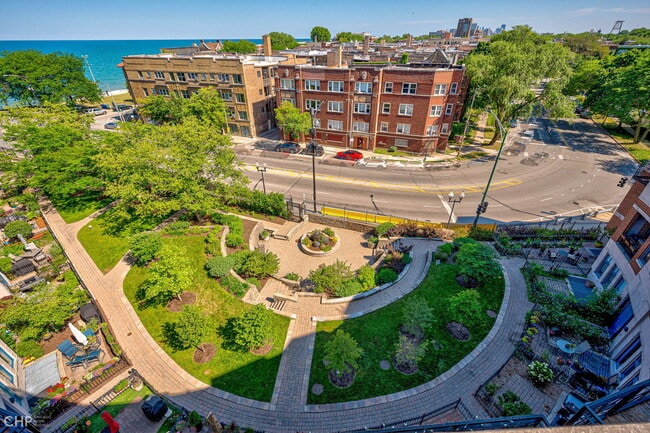 Building Photo - 7748 N Sheridan Rd