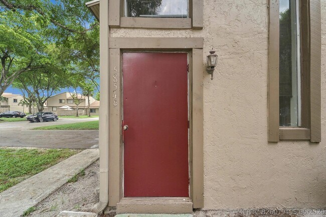Foto del edificio - 5854 NW 21st St