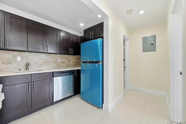 Foto del edificio - 64-64 Wetherole St