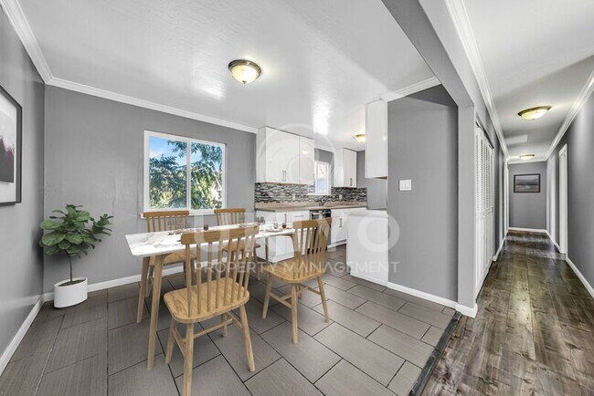 Building Photo - 3007 Nicol Ave