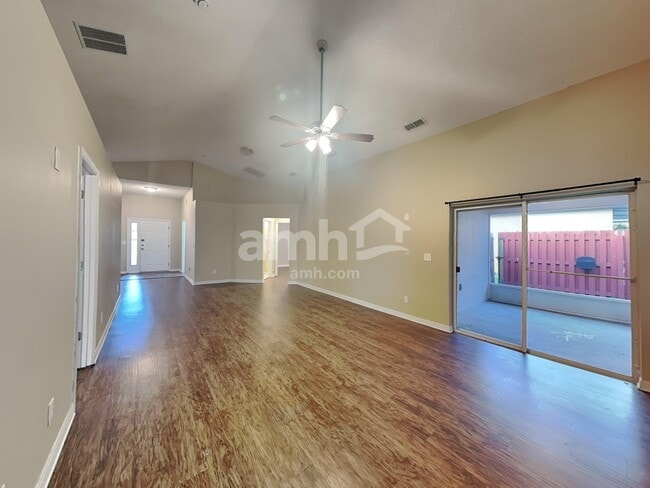 Building Photo - 1072 Bluegrass Dr