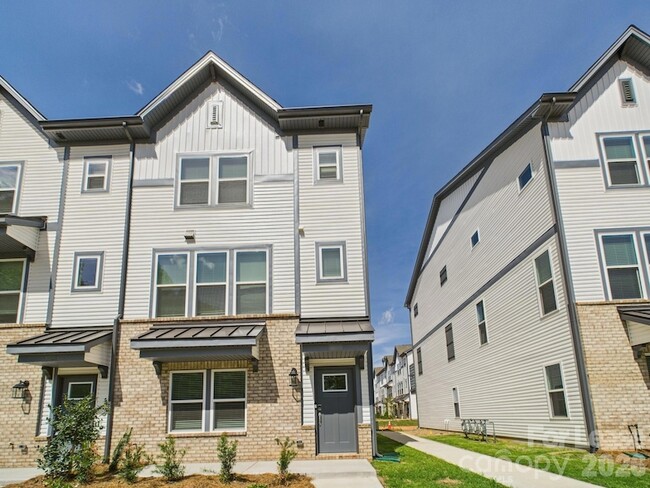 Building Photo - 1623 Blanche St