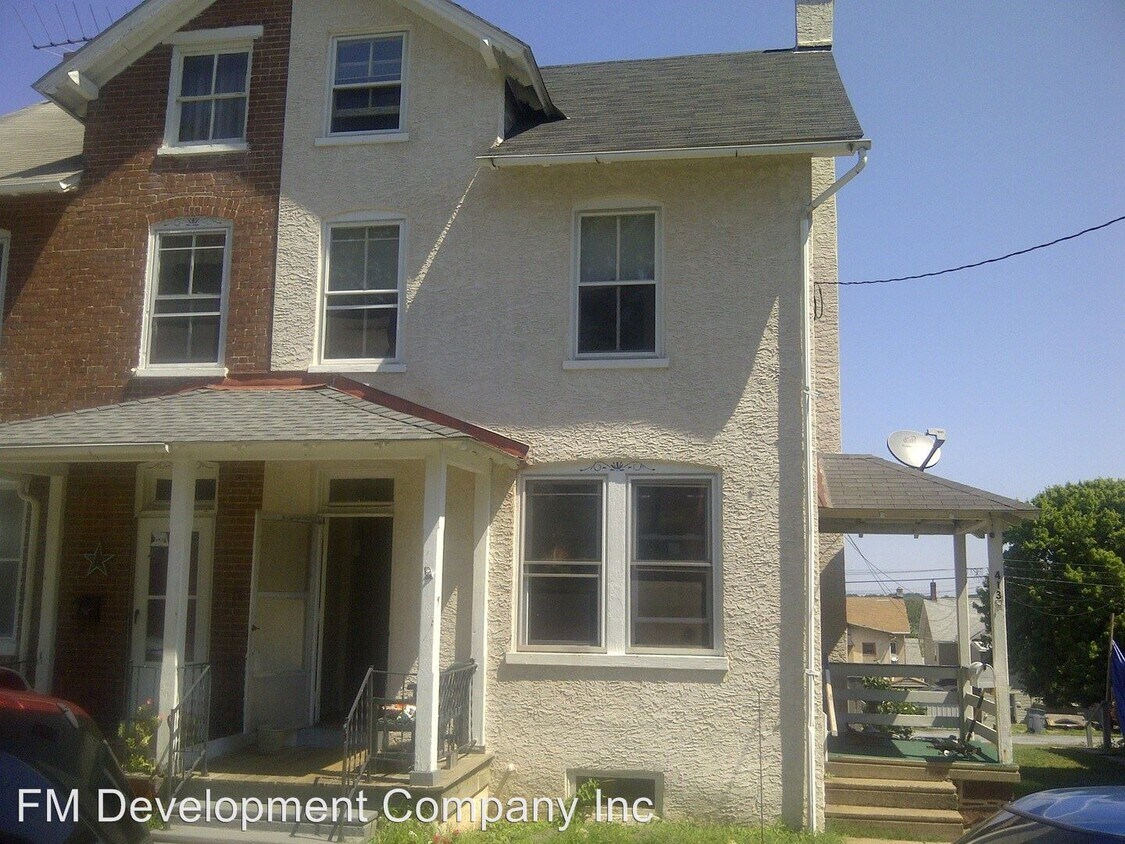 Primary Photo - 413 W 2nd St
