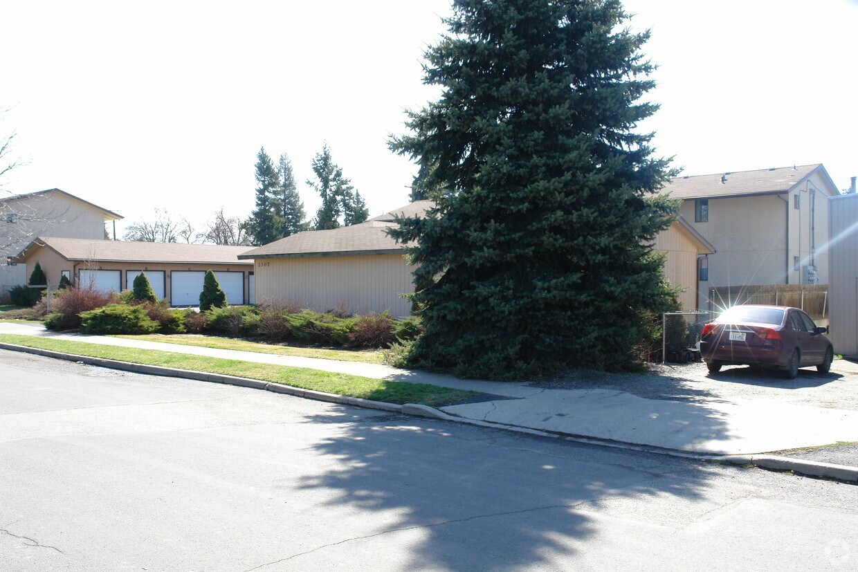 Foto del edificio - 2307 W Cleveland Ave