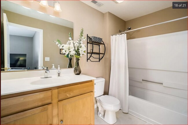 Foto del edificio - 6378 Edgecreek Ln