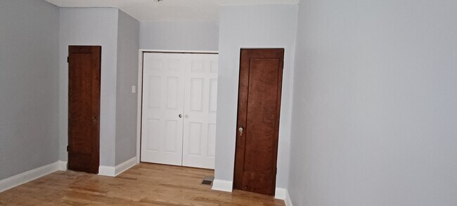 Foto del edificio - 7307 S Bennett Ave