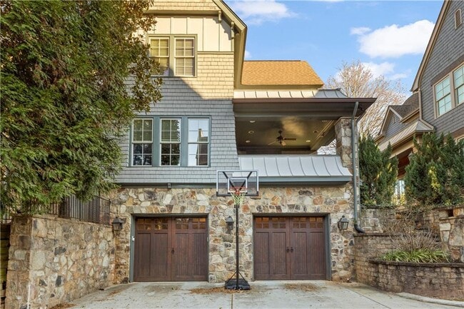 Building Photo - 2125 Cooper Lake Dr SE