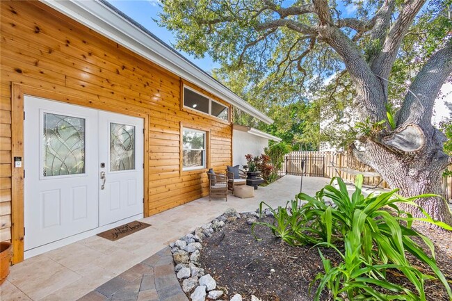 Building Photo - 430 Island Cir
