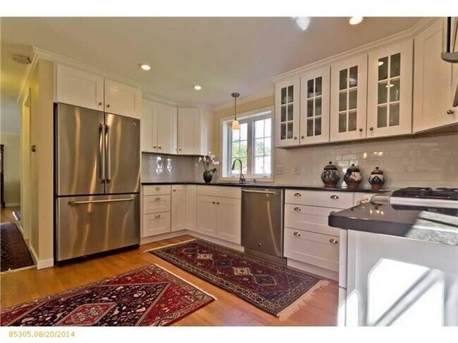 Building Photo - Beautiful 3BR/1.5BA Available December 1st...