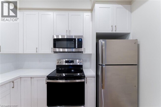 Building Photo - 100 Charlton Ave W