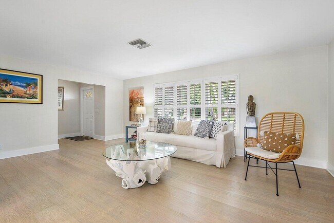 Building Photo - 4690 Palo Verde Dr