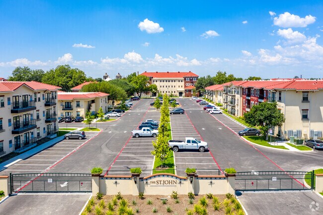 Portón de entrada - The St. John