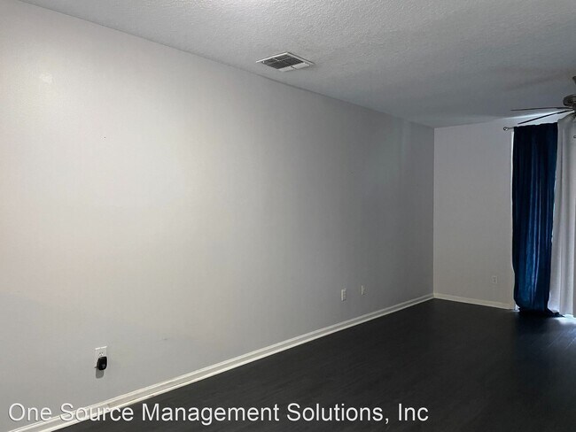 Building Photo - 902 Vineland Pl