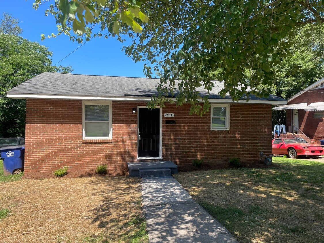 Primary Photo - 2834 Ansonia St