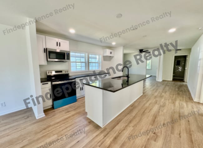 Building Photo - 351 Fox St SW