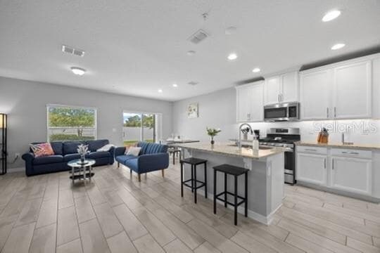 Foto del edificio - 242 Cedar Bark Ln