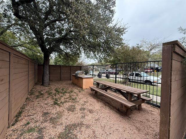 Foto del edificio - 5928 Fletcher Ave