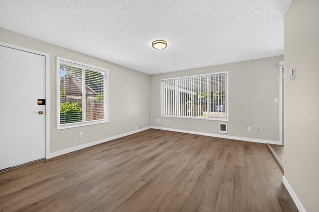 Building Photo - 8215 Luzader Ln SW