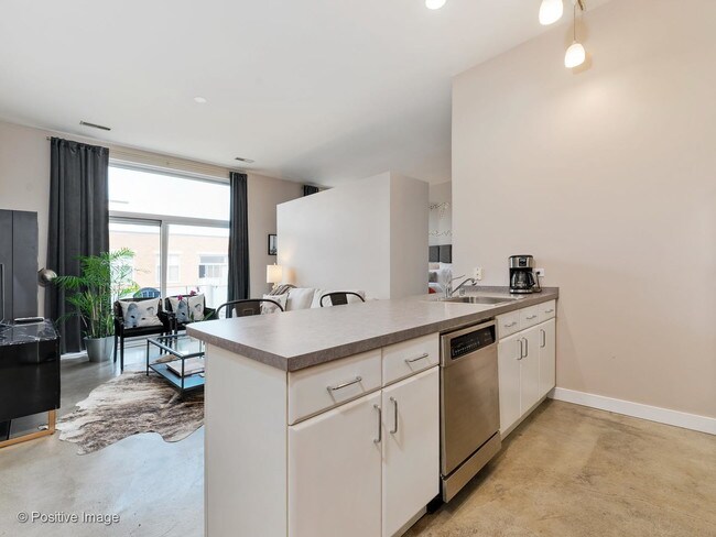 Foto del edificio - 939 W Madison St